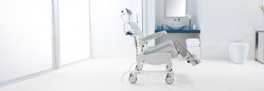 A cadeira de rodas de banho Aquatec Ocean Ergo VIP da Invacare é a resposta a diferentes necessidades para um banho seguro e confortável.