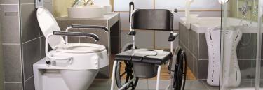 A Invacare Cascade H243 é uma cadeira de banho e de WC com 4 rodízios e estrutura resistente.