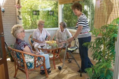 O Actio2 da Invacare é um andarilho de duas rodas compacto, ergonómico, seguro e confortável.